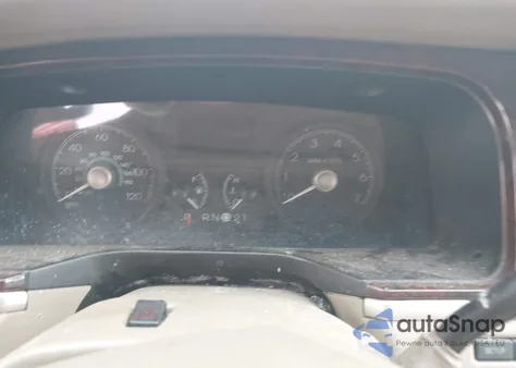 2007 Lincoln Town Car Signature Limited from USA, damaged, VIN 1LNHM82W07Y614464